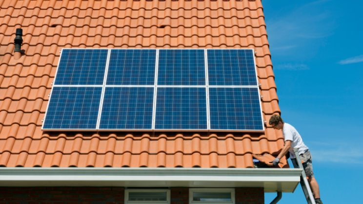 Panouri fotovoltaice: Cum să alegi sistemul potrivit pentru casa ta