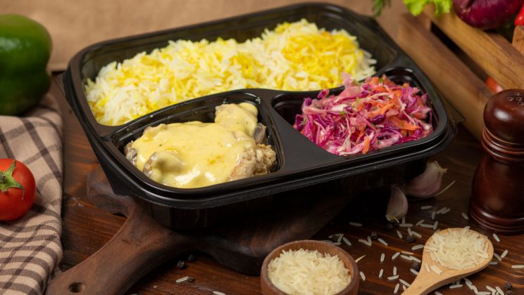 Cum aleg comercianții caserola de unică folosință care păstrează temperatura preparatelor